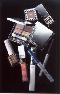 全球正品化妝品批發(fā)直供 一線(xiàn)大牌超低折扣，精細(xì)化學(xué)品全渠道賦能